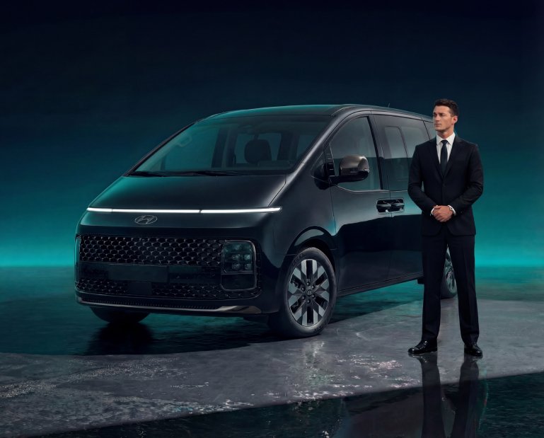 Hyundai Staria 11 seats  Modern
